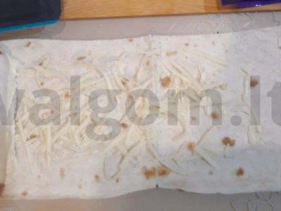 Dešrelės su sūriu lavaše Žingsnis 3