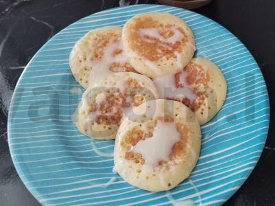 Paprasti blynai su pienu pagrindine nuotrauka