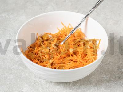 Obuolių ir morkų salotos Žingsnis 4