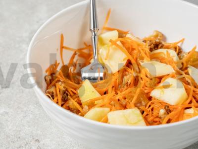 Obuolių ir morkų salotos Žingsnis 6