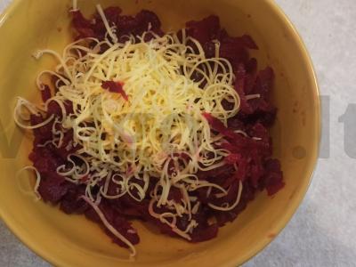 Burokėlių salotas su upėtakiu ir sūriu Žingsnis 2