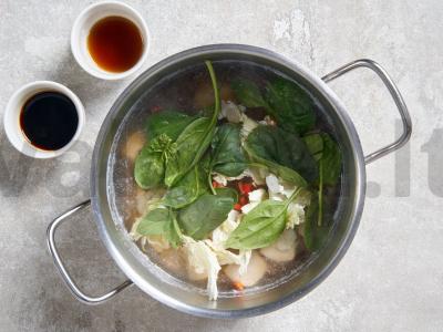 Ramenas su vištiena ir špinatais Žingsnis 4