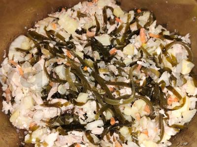 Salotos su daržovėmis, vištiena ir jūros kopūstais pagrindine nuotrauka