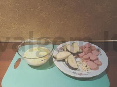 Omletas su daržovėmis ir dešrelėmis Žingsnis 1