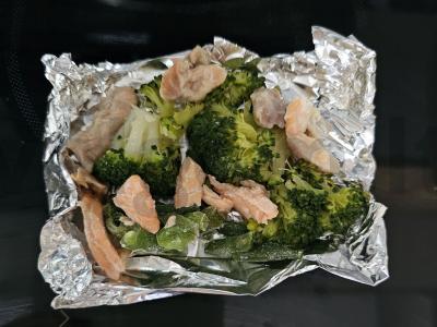 Lašišos ir daržovių apkepas varškės padaže Žingsnis 2