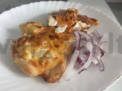 Vištienos filė su ananasais po mocarelos sūriu pagrindine nuotrauka