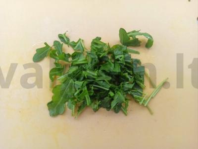 Žalias padažas su sūdytais žemės riešutais Žingsnis 1