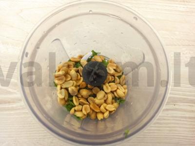 Žalias padažas su sūdytais žemės riešutais Žingsnis 2