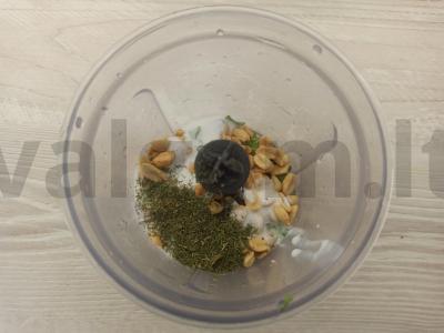 Žalias padažas su sūdytais žemės riešutais Žingsnis 3