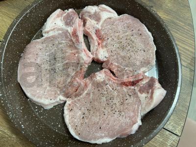 Kepta kiauliena po kiaušinių apdaru Žingsnis 1