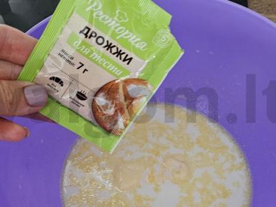 Pyragėliai su svogūnais ir kiaušiniu Žingsnis 1