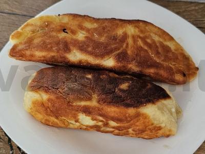 Pyragėliai su svogūnais ir kiaušiniu pagrindine nuotrauka