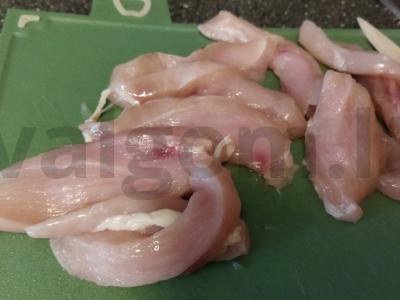 Vištiena su bulvėmis po sūrio kepure Žingsnis 1