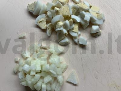 Salotos su silke, agurkais ir putpelių kiaušiniais Žingsnis 2