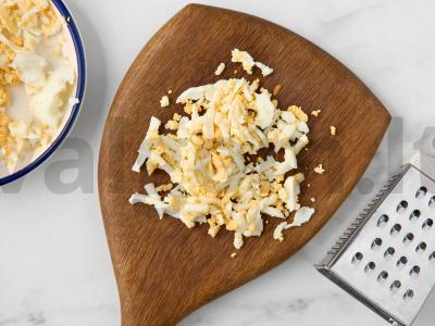 Žuvies konservų salotos su ryžiais ir kiaušiniais Žingsnis 2