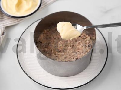 Žuvies konservų salotos su ryžiais ir kiaušiniais Žingsnis 6