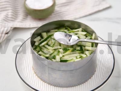 Žuvies konservų salotos su ryžiais ir kiaušiniais Žingsnis 8