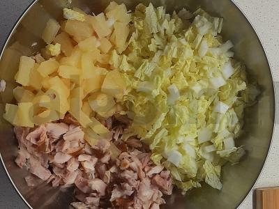 Rūkytos vištienos, Pekino kopūstų, ananasų salotos Žingsnis 2