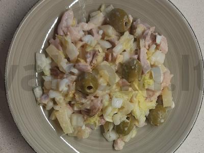 Rūkytos vištienos, Pekino kopūstų, ananasų salotos pagrindine nuotrauka