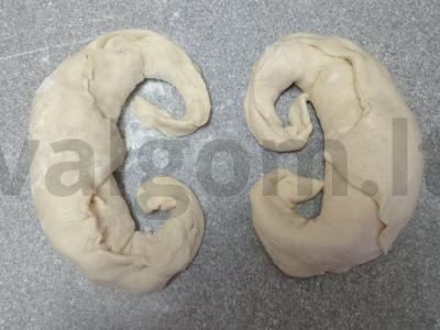 Sluoksniuotos tešlos krapštymai su sūriu, pievagrybiais ir dešra Žingsnis 6