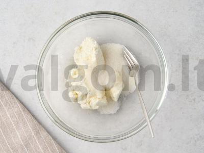 Varškės desertas iš abrikosų su braškėmis Žingsnis 1