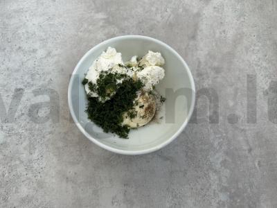 Agurkų užkandis su varškės sūriu Žingsnis 1