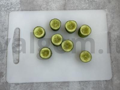 Agurkų užkandis su varškės sūriu Žingsnis 2