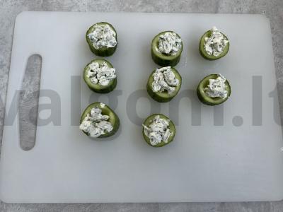 Agurkų užkandis su varškės sūriu Žingsnis 3