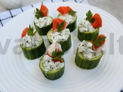 Agurkų užkandis su varškės sūriu pagrindine nuotrauka