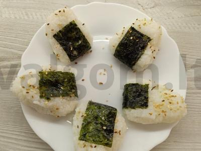 Onigiri su krevetėmis pagrindine nuotrauka