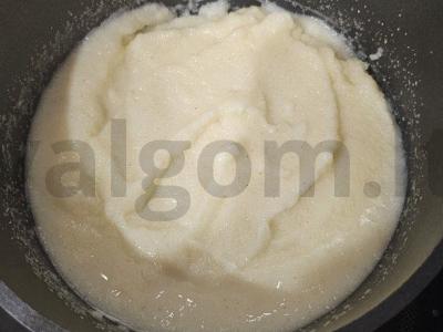 Manų košė su pienu ir vandeniu bei šaldytomis uogomis Žingsnis 6