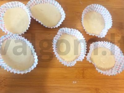 Sūdyti žemės riešutų keksiukai Žingsnis 5