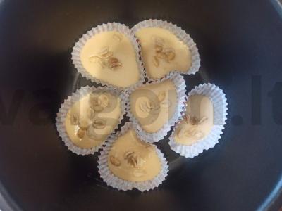 Sūdyti žemės riešutų keksiukai Žingsnis 6