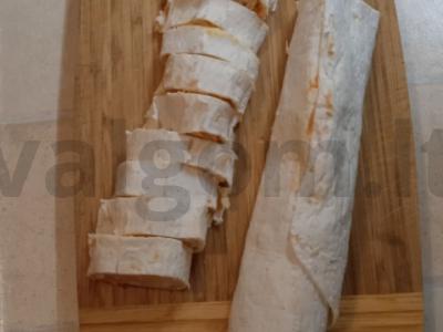 Mini vyniotiniai iš lavašo su morkomis ir lydytu sūriu Žingsnis 5