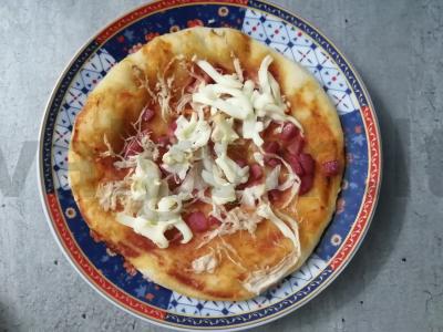 Pica su raugintomis kopūstais „Neįprasta“ pagrindine nuotrauka