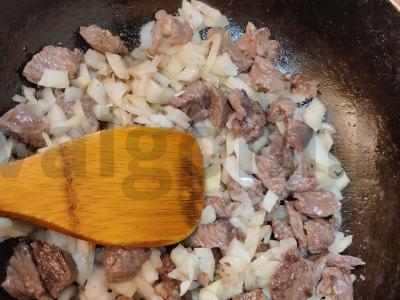 Jautiena pomidorų padaže su kukurūzų koše Žingsnis 3