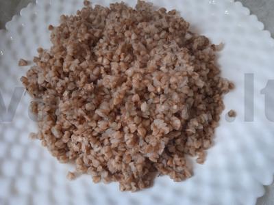 Grikių, jautienos bekono, daržovių ir putpelių kiaušinių dubuo Žingsnis 1