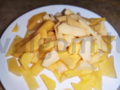 Raudonas barštis su paprikomis ant ančių sultinio Žingsnis 1