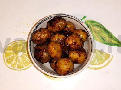 Kūdikių bulvės austrių padaže pagrindine nuotrauka