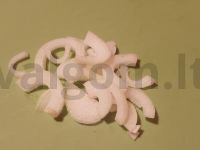 Šiltas salotas su persimonu ir kalakutienos šlaunelių filė Žingsnis 1