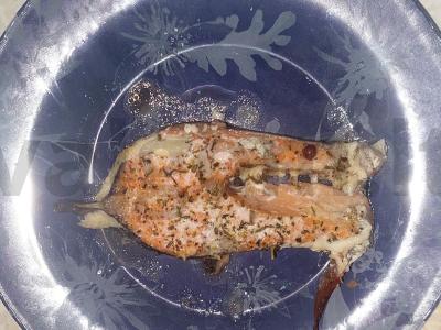 Grietinėlės upėtakis su prieskoniais pagrindine nuotrauka