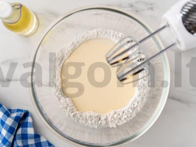 Blynai medaus-grietinėlės padaže Žingsnis 2