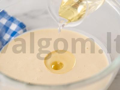 Blynai medaus-grietinėlės padaže Žingsnis 3