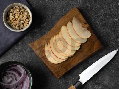 Salotas su obuoliu ir raudonuoju svogūnu Žingsnis 2