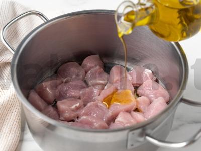 Dietinė kalakutiena su daržovėmis Žingsnis 1