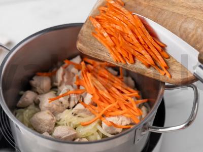 Dietinė kalakutiena su daržovėmis Žingsnis 4