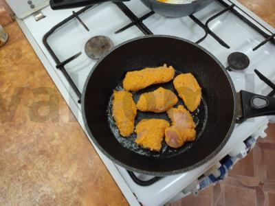 Kiaušinienė su nuggetais ir kukurūzais Žingsnis 3