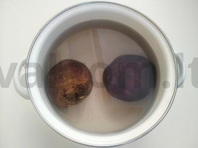 Jautienos bekonas su ryškiu ir aštriu burokėlių padažu Žingsnis 1