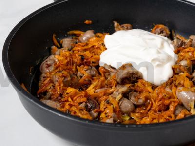 Vištienos širdelės su morkomis Žingsnis 8