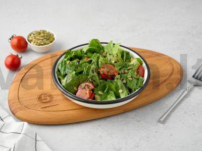 Daržovių salotas su balzaminiu padažu pagrindine nuotrauka